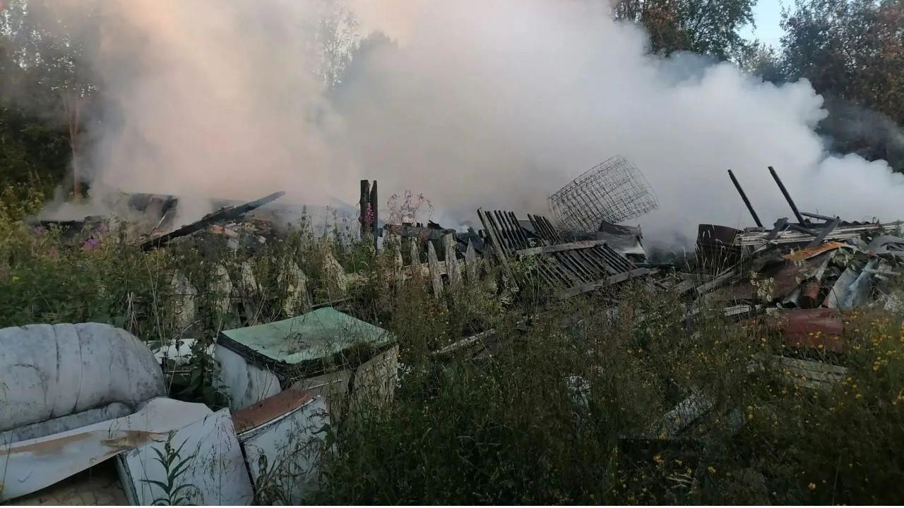 В поселке Зашеек сгорел дом